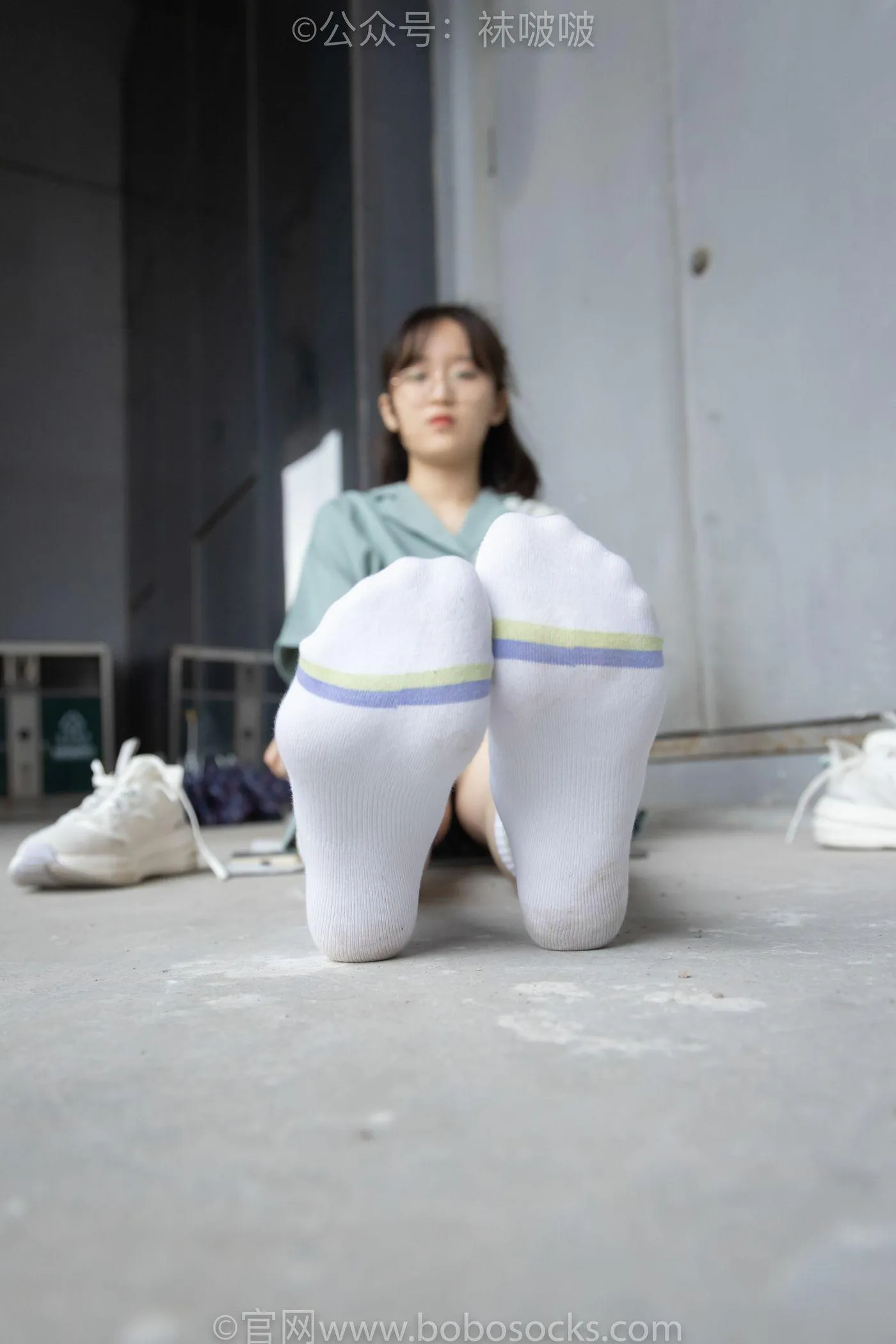 [BoBoSocks袜啵啵]NO.025 熊熊-安踏运动鞋、白色棉袜（踩脏）、裸足 [146P]插图9